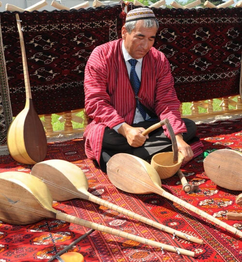 entertainment-in-turkmenistan-dutar-music