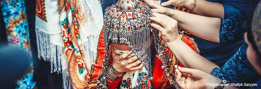 keteni-red-wedding-dress-in-turkmen-weddings